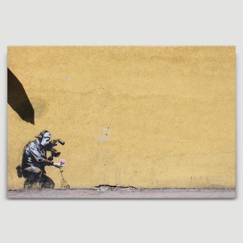 ARTCANVAS Camera good Man & Flower by Banksy Canvas Art Print